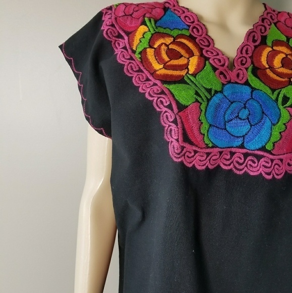 ARTESANIAS MICKEY Embroidered Floral Top Medium! - Picture 3 of 8